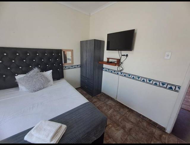 6 BEDROOM HOUSE FOR SALE IN UVONGO BEACH